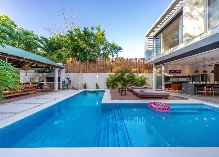 Cuatro Vientos Close To Shops Pool Up 12 Ppl *